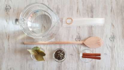 Agua con canela, laurel y té verde