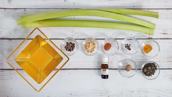 Macerado de ruibarbo con miel, té verde, menta y diversas especias