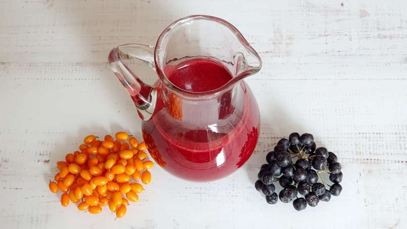 Zumo energizante de espino amarillo y aronia con jengibre, lima y miel, foto 2
