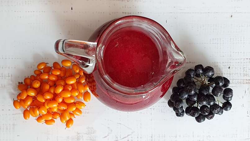 Zumo energizante de espino amarillo y aronia con jengibre, lima y miel, foto 3