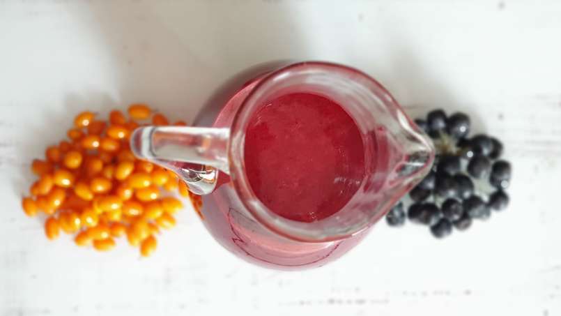Zumo energizante de espino amarillo y aronia con jengibre, lima y miel, foto 4