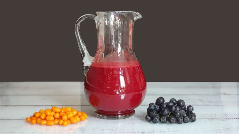 Zumo energizante de espino amarillo y aronia con jengibre, lima y miel, foto 5