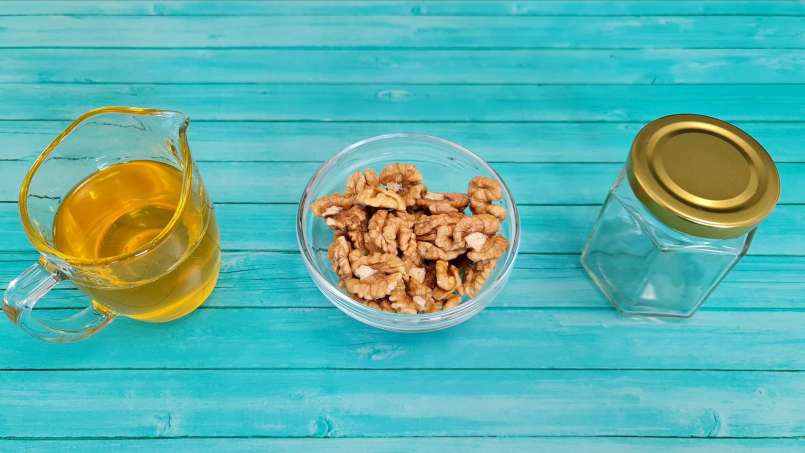 Granos de nuez con miel en tarro, foto 6