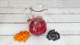 Zumo energizante de espino amarillo y aronia con jengibre, lima y miel
